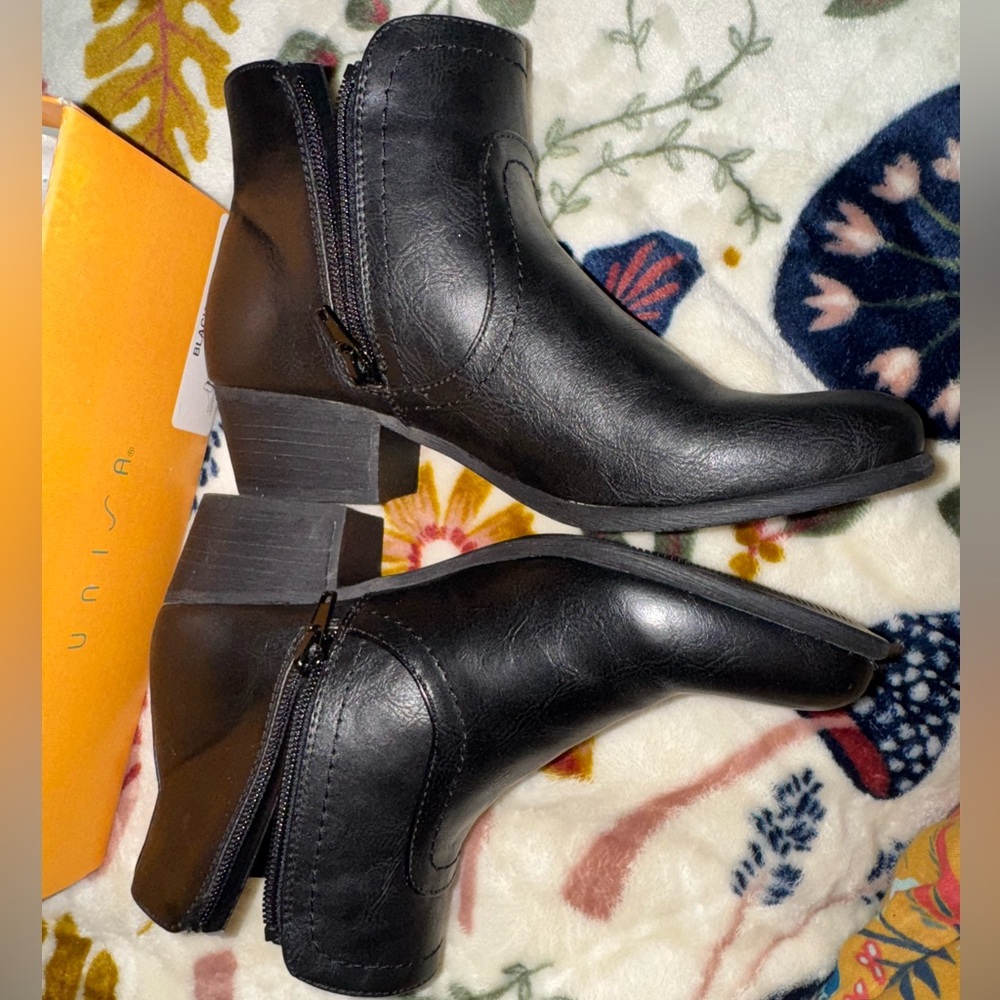 Unisa Black Mid Ankle Boots Leather Zipper Accents Women 6 NEW NWT - Picture 5 of 5